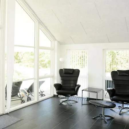 Four-bedroom Holiday In 15 *