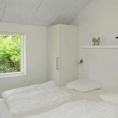 Four-bedroom Holiday In 15 *
